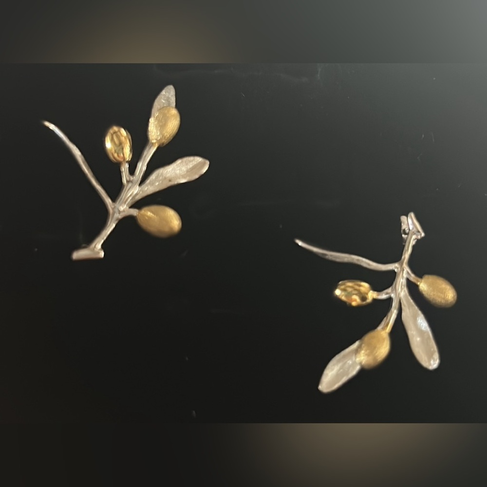 Elegant Silver and Gold Leaf Earrings - Picture 4 of 4